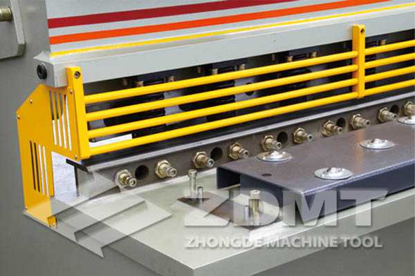 簡易式防護(hù)柵欄.jpg 簡易式防護(hù)柵欄.jpg