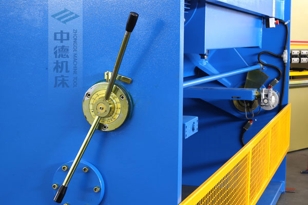ZDSK-1632剪板機刀片間隙手動調(diào)節(jié)器，刻度清淅，調(diào)節(jié)省力又簡便.jpg